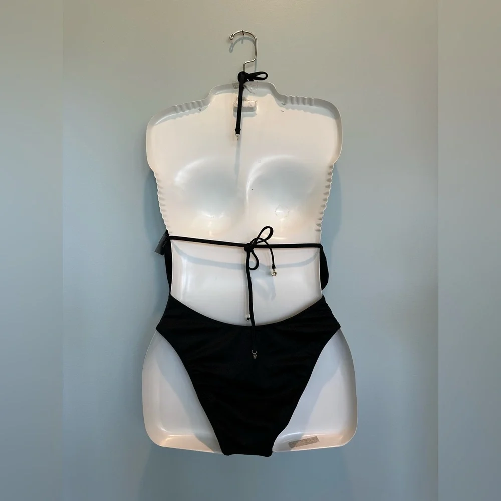 Victoria’s Secret High Neck KeyHole Monokini Black Swimsuit size Medium NWT